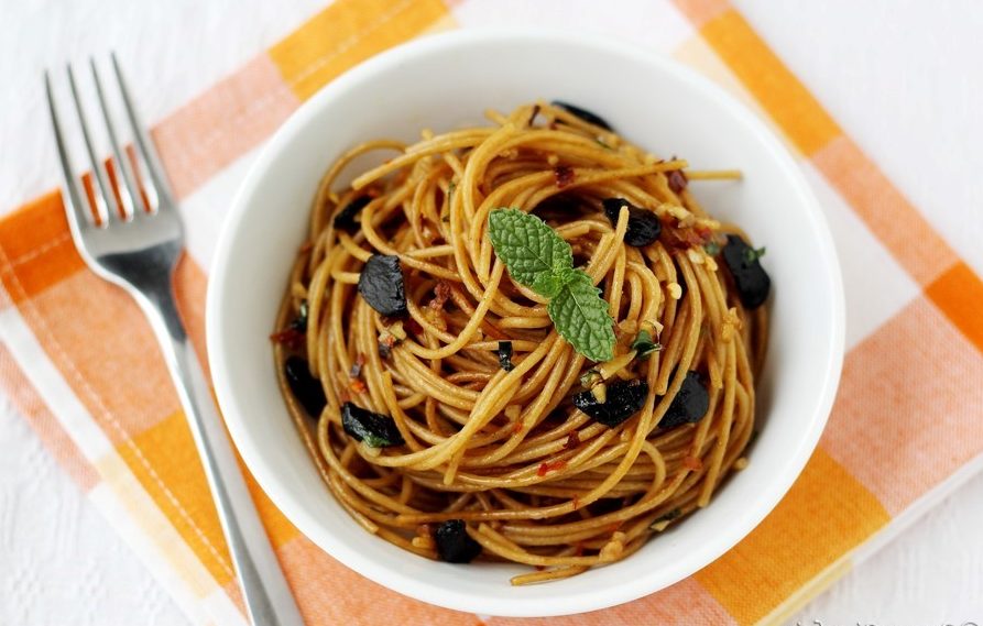 spaghetti con aglio nero